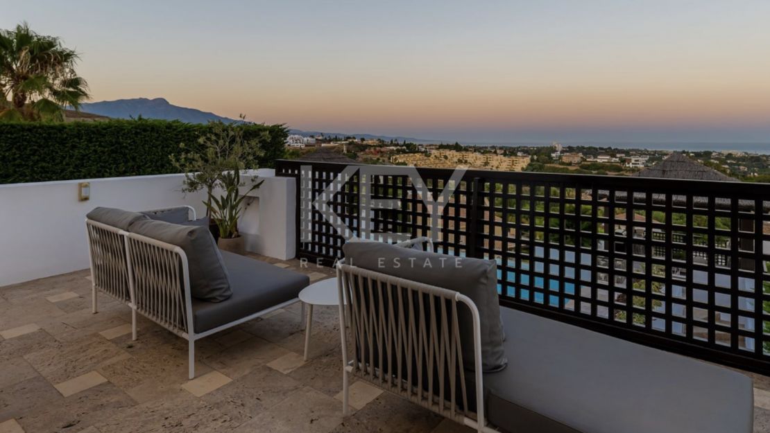 Modern villa located in Golf resort with pànoramic sea views for sale in Los Flamingos, Benahavis