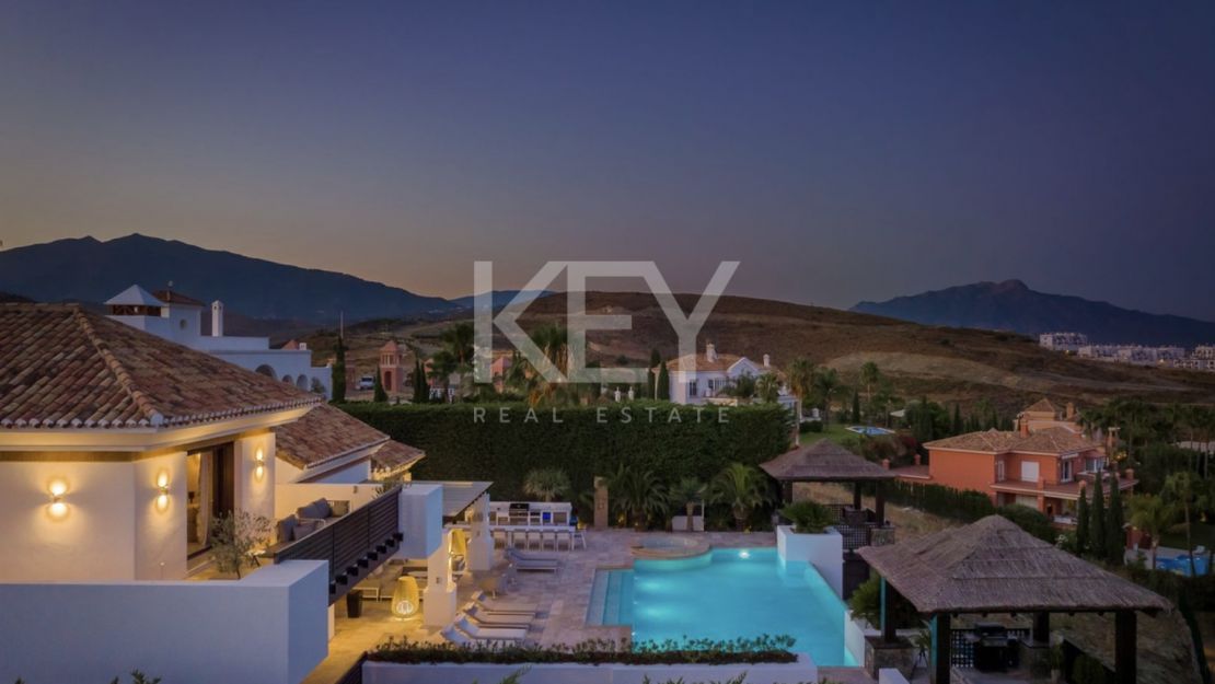 Modern villa located in Golf resort with pànoramic sea views for sale in Los Flamingos, Benahavis