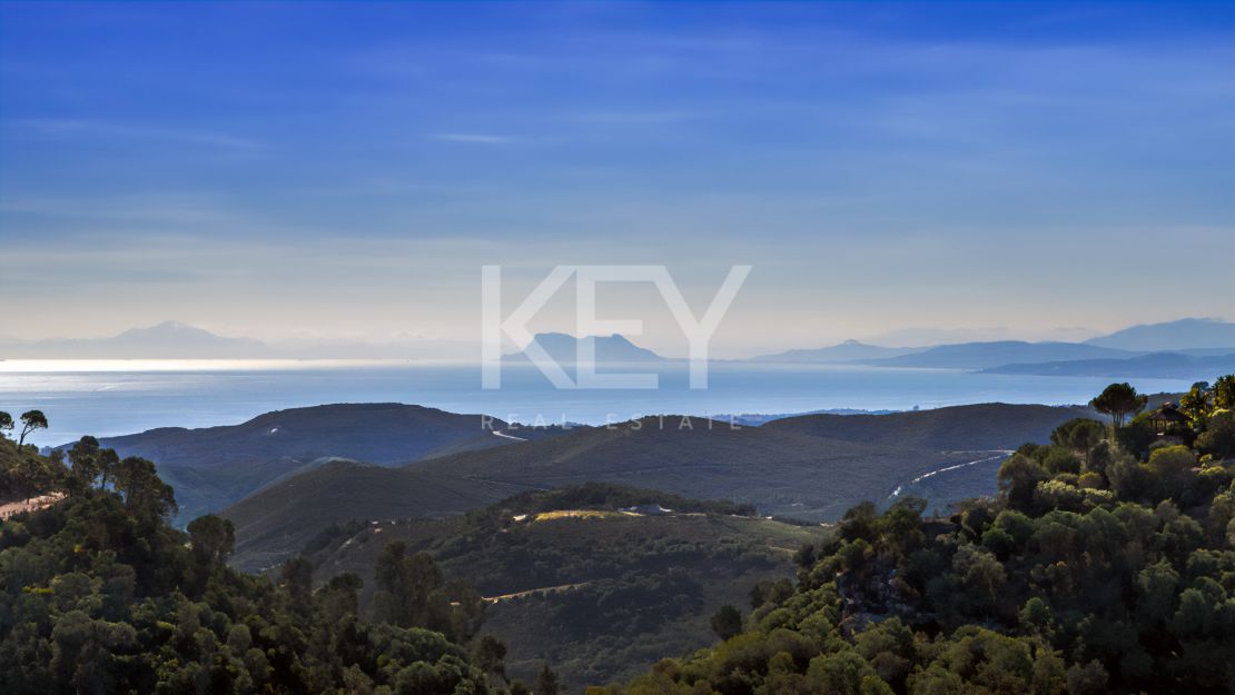 Exquisite brand new villa with panoramic sea and golf views for sale in Los Flamingos, Benahavis