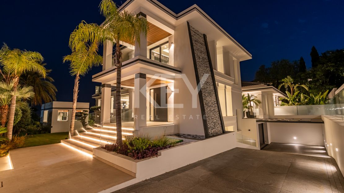Exquisite brand new villa with panoramic sea and golf views for sale in Los Flamingos, Benahavis