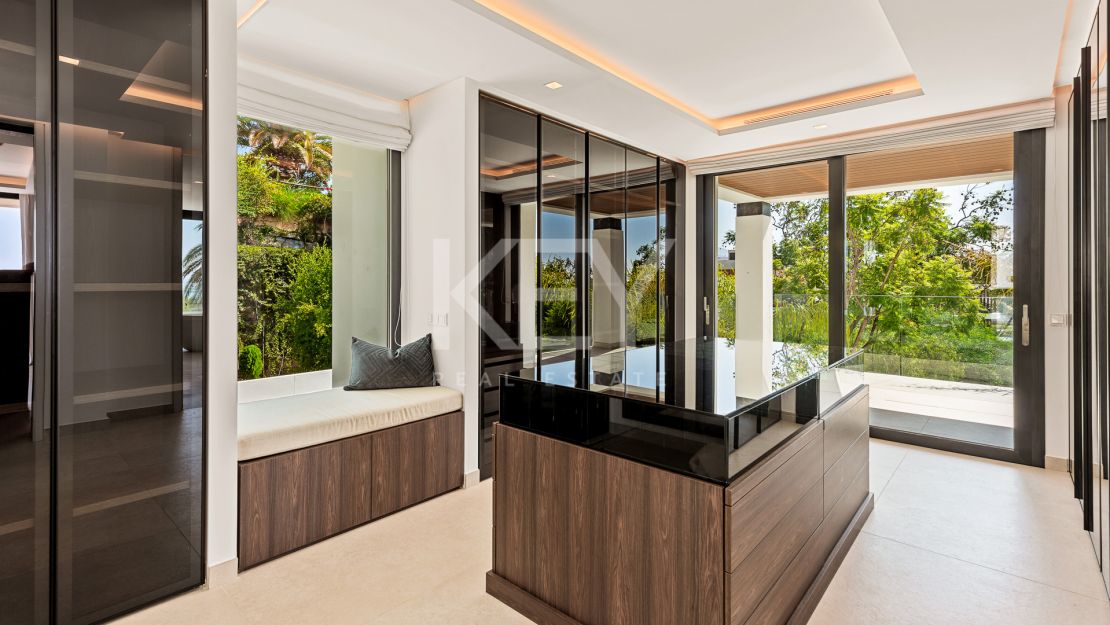 Exquisite brand new villa with panoramic sea and golf views for sale in Los Flamingos, Benahavis