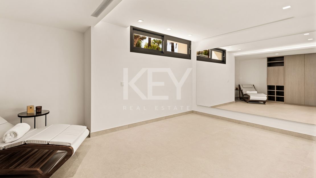 Exquisite brand new villa with panoramic sea and golf views for sale in Los Flamingos, Benahavis