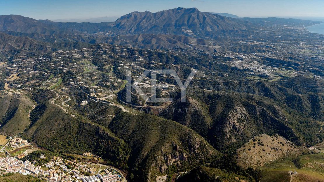Exquisite brand new villa with panoramic sea and golf views for sale in Los Flamingos, Benahavis