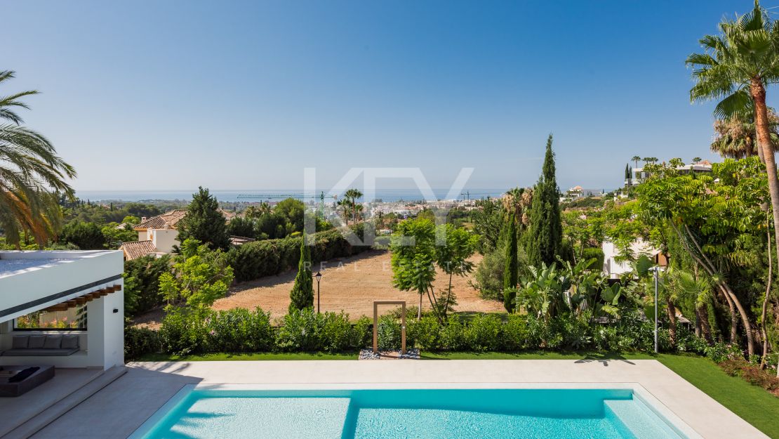 Exquisite brand new villa with panoramic sea and golf views for sale in Los Flamingos, Benahavis