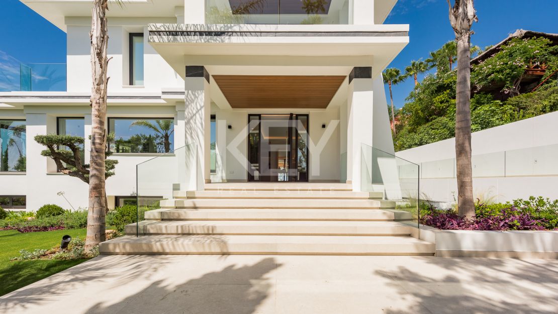 Exquisite brand new villa with panoramic sea and golf views for sale in Los Flamingos, Benahavis