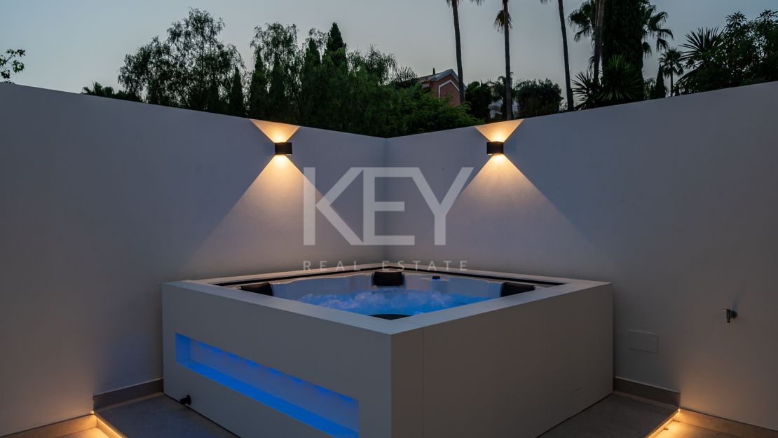 Exquisite brand new villa with panoramic sea and golf views for sale in Los Flamingos, Benahavis