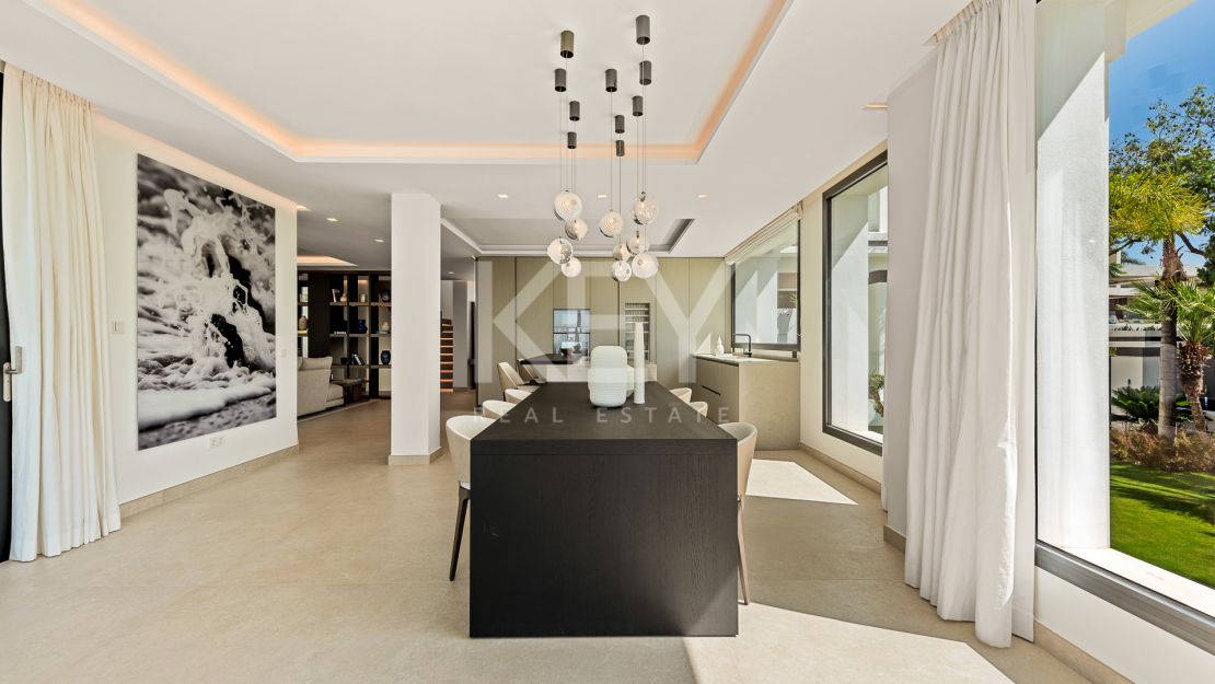 Exquisite brand new villa with panoramic sea and golf views for sale in Los Flamingos, Benahavis