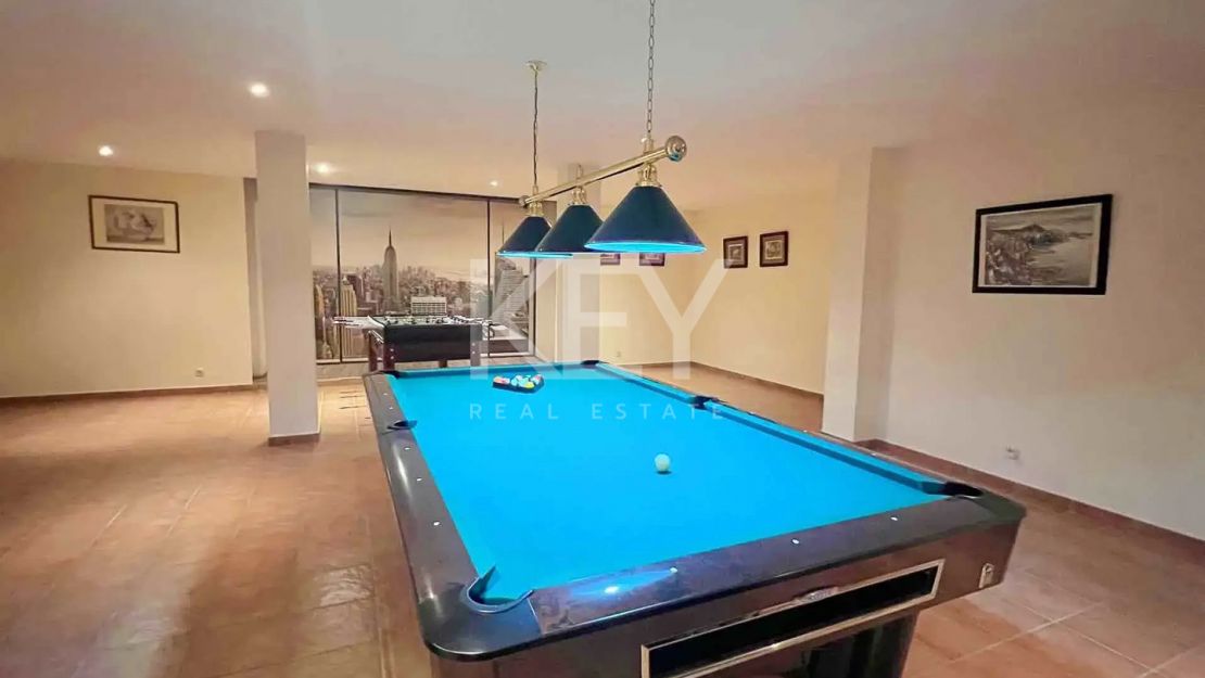 Exclusiva villa con alto potencial de inversión a la venta en Los Flamingos, Benahavis
