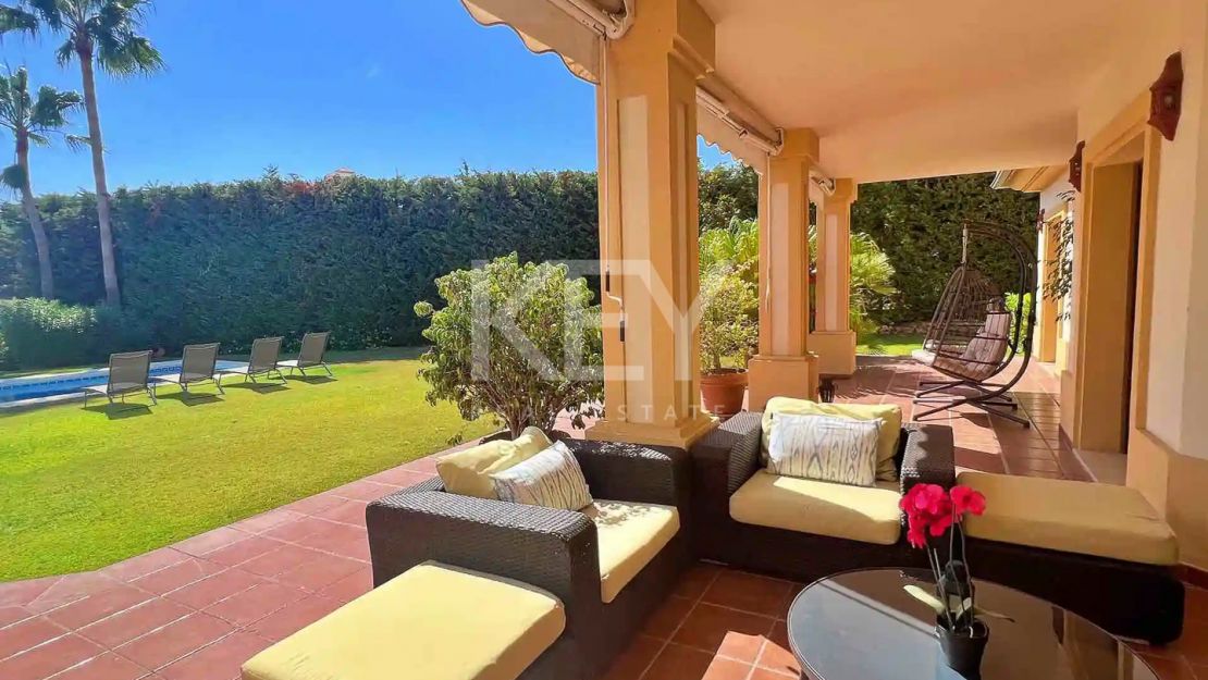 Exclusiva villa con alto potencial de inversión a la venta en Los Flamingos, Benahavis