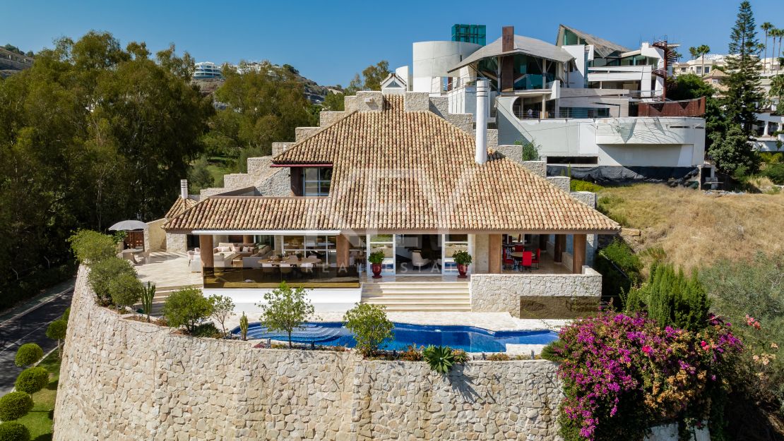 Exquisite villa for sale in a privileged location in La Quinta, Benahavis