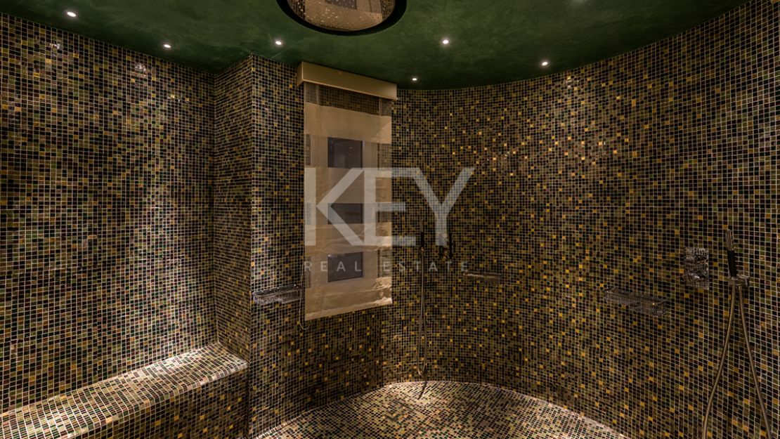 Exquisite villa for sale in a privileged location in La Quinta, Benahavis
