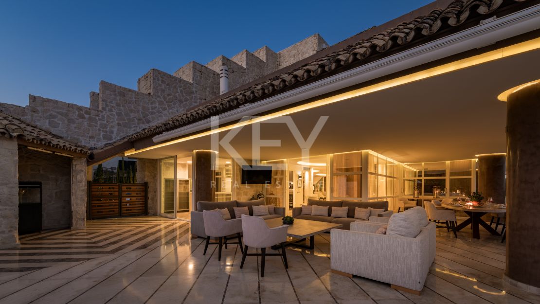 Exquisite villa for sale in a privileged location in La Quinta, Benahavis