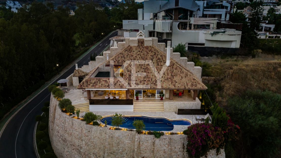 Exquisite villa for sale in a privileged location in La Quinta, Benahavis