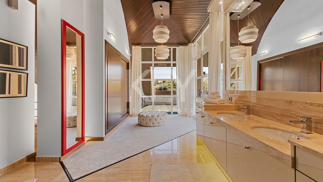 Exquisite villa for sale in a privileged location in La Quinta, Benahavis