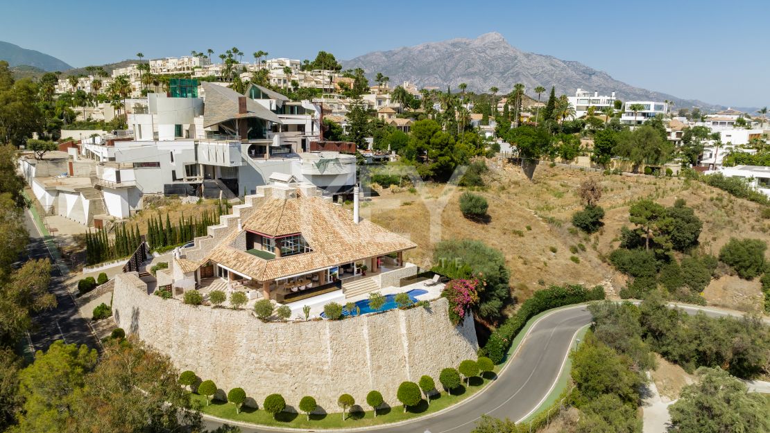 Exquisite villa for sale in a privileged location in La Quinta, Benahavis