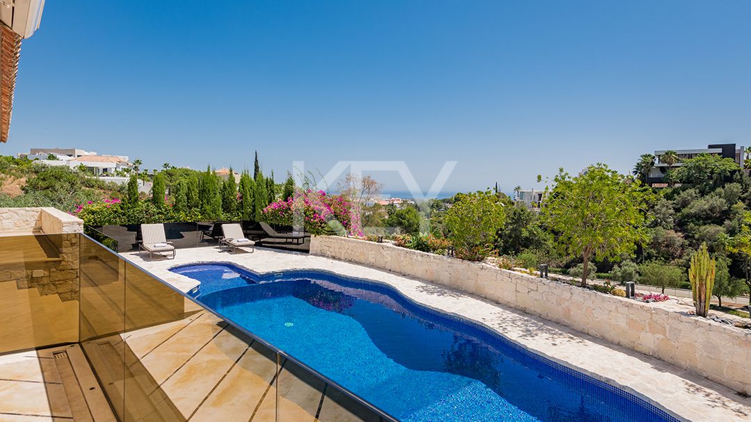 Exquisite villa for sale in a privileged location in La Quinta, Benahavis