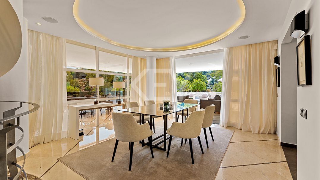 Exquisite villa for sale in a privileged location in La Quinta, Benahavis
