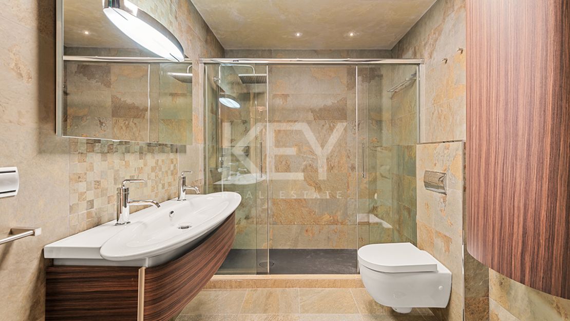 Exquisite villa for sale in a privileged location in La Quinta, Benahavis