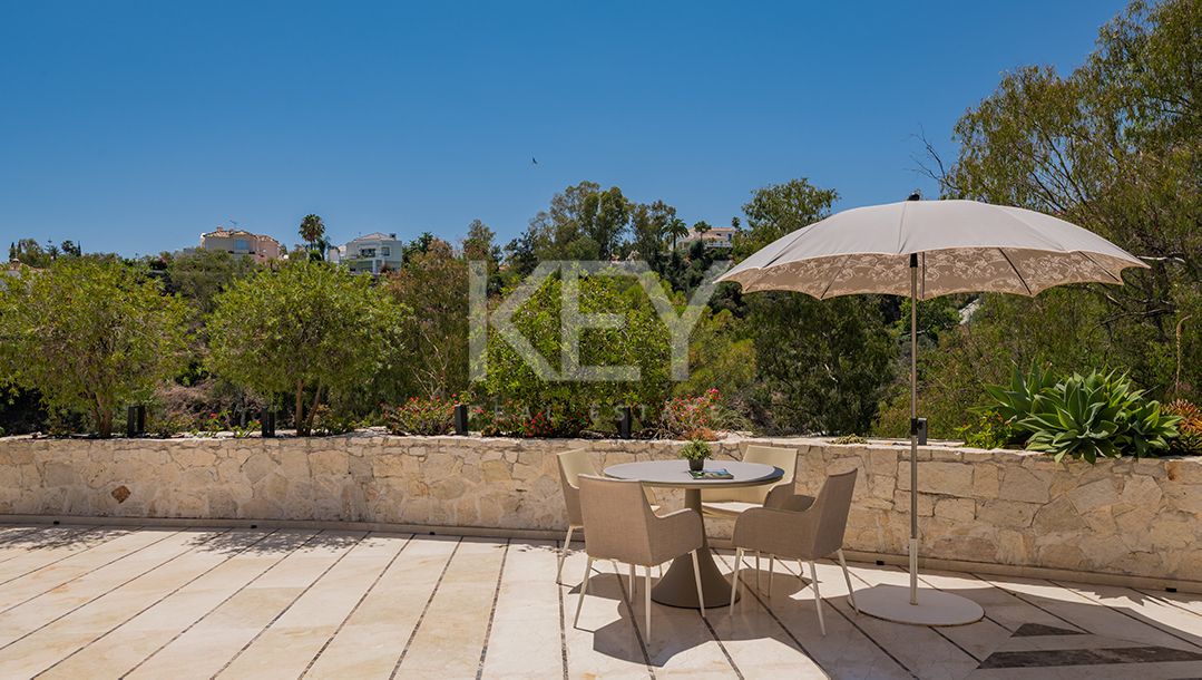 Exquisite villa for sale in a privileged location in La Quinta, Benahavis