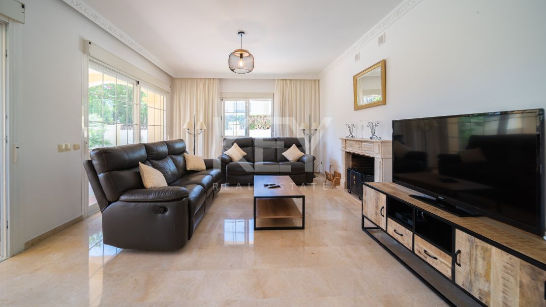 La encantadora villa en alquiler a largo plazo en Costabella, Marbella