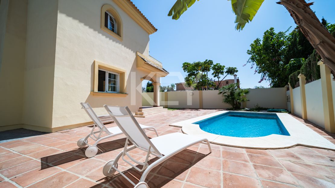 La encantadora villa en alquiler a largo plazo en Costabella, Marbella