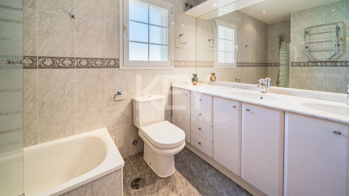 La encantadora villa en alquiler a largo plazo en Costabella, Marbella