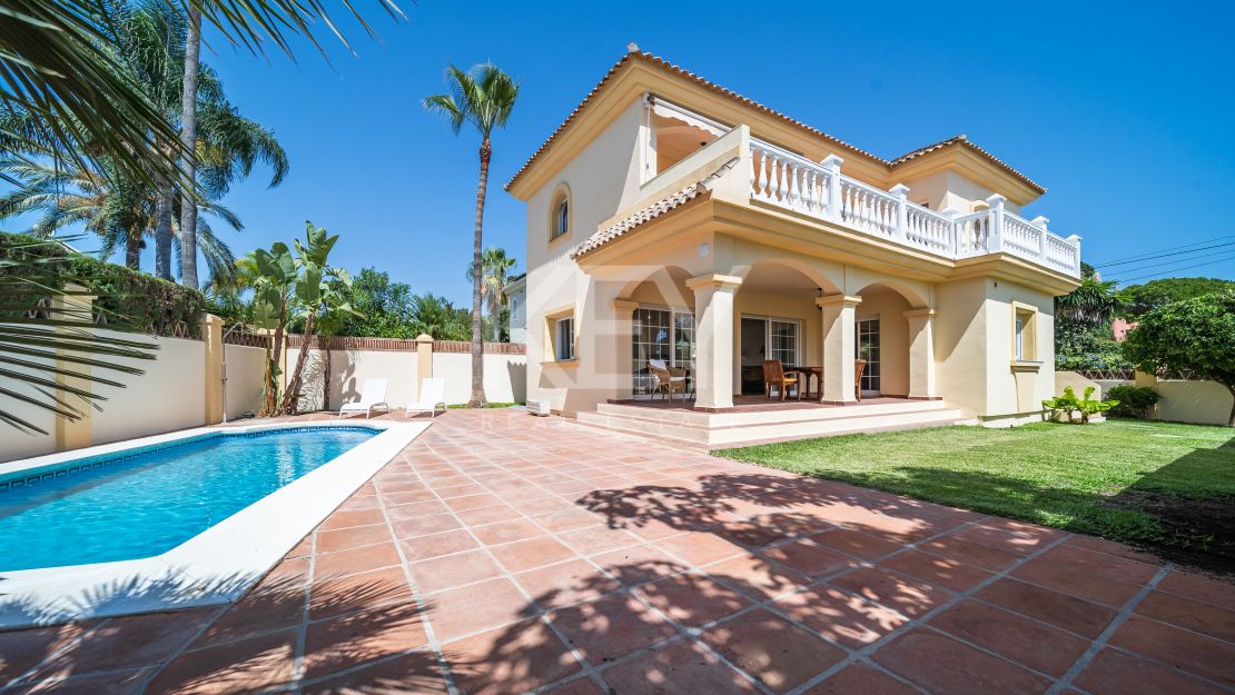 La encantadora villa en alquiler a largo plazo en Costabella, Marbella