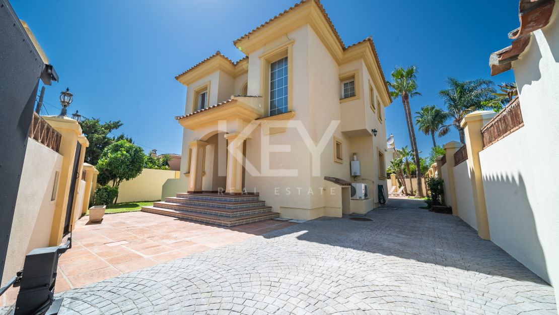 La encantadora villa en alquiler a largo plazo en Costabella, Marbella