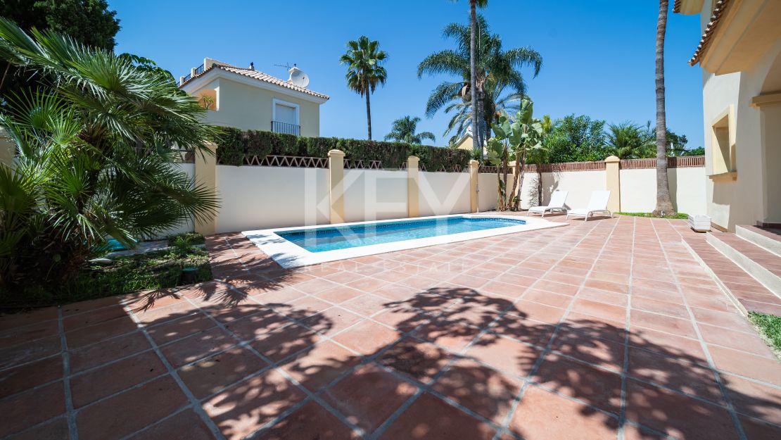 La encantadora villa en alquiler a largo plazo en Costabella, Marbella