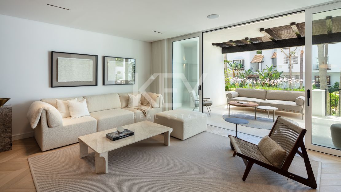 El exquisito y moderno apartamento con vistas panorámicas al mar en venta en una de las mejores zonas de Marina de Puente Romano, Milla de Oro