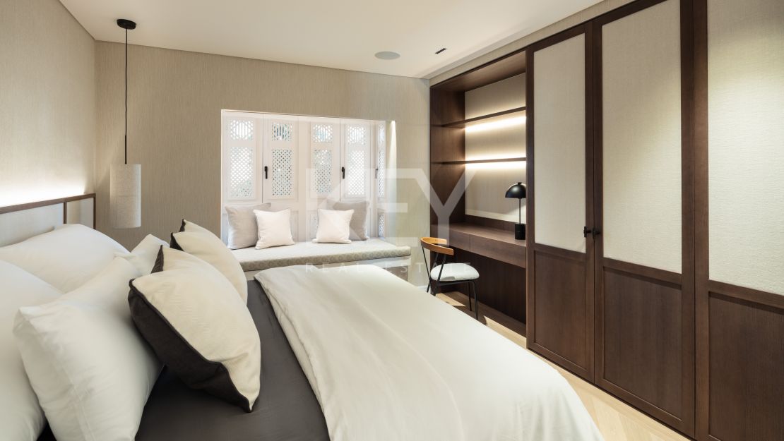 El exquisito y moderno apartamento con vistas panorámicas al mar en venta en una de las mejores zonas de Marina de Puente Romano, Milla de Oro