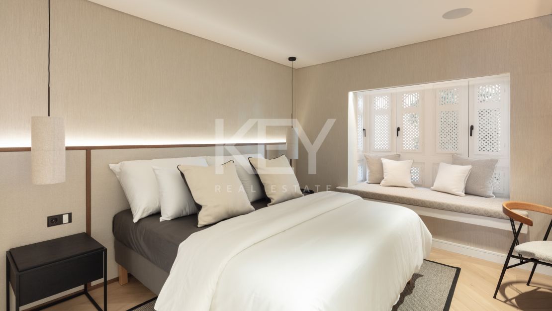 El exquisito y moderno apartamento con vistas panorámicas al mar en venta en una de las mejores zonas de Marina de Puente Romano, Milla de Oro