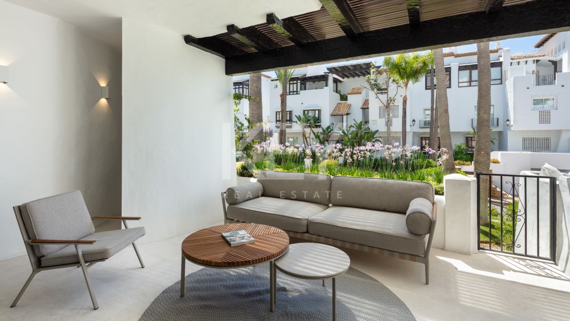 El exquisito y moderno apartamento con vistas panorámicas al mar en venta en una de las mejores zonas de Marina de Puente Romano, Milla de Oro