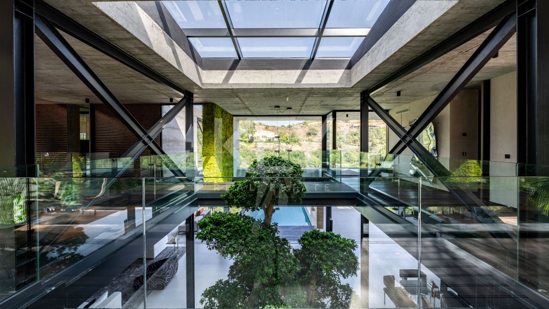 Charming contemporary villa with incredible panoramic views in Marbella Club Golf Resort