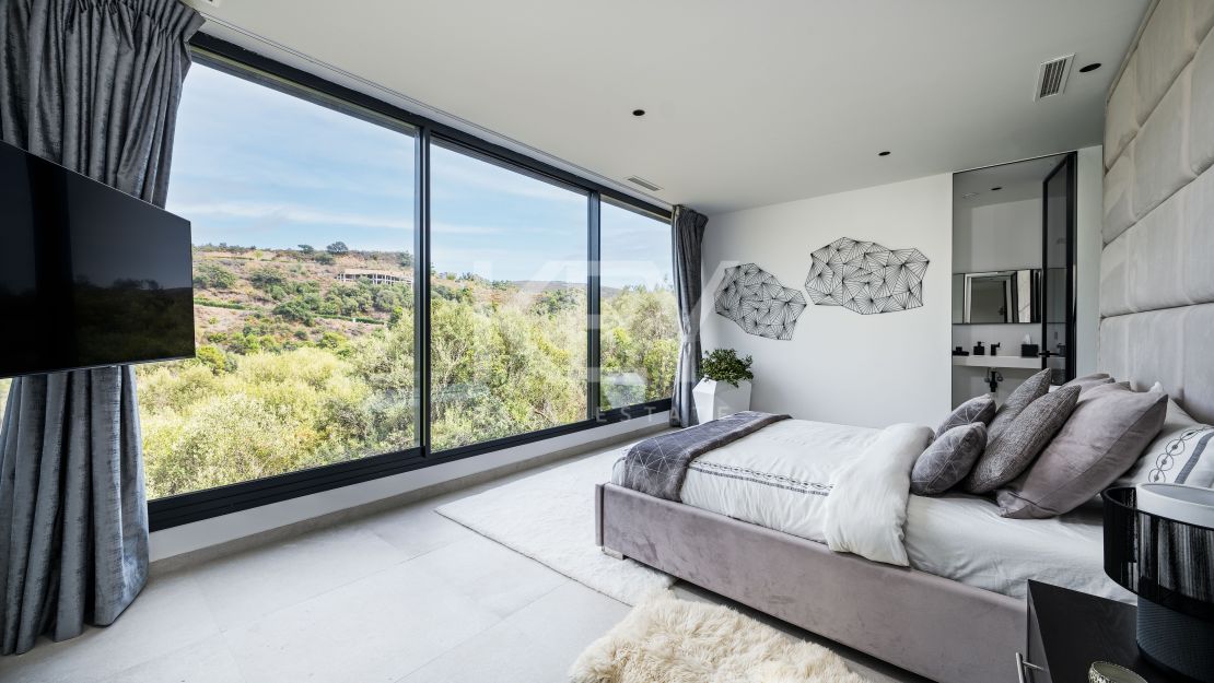 Charming contemporary villa with incredible panoramic views in Marbella Club Golf Resort