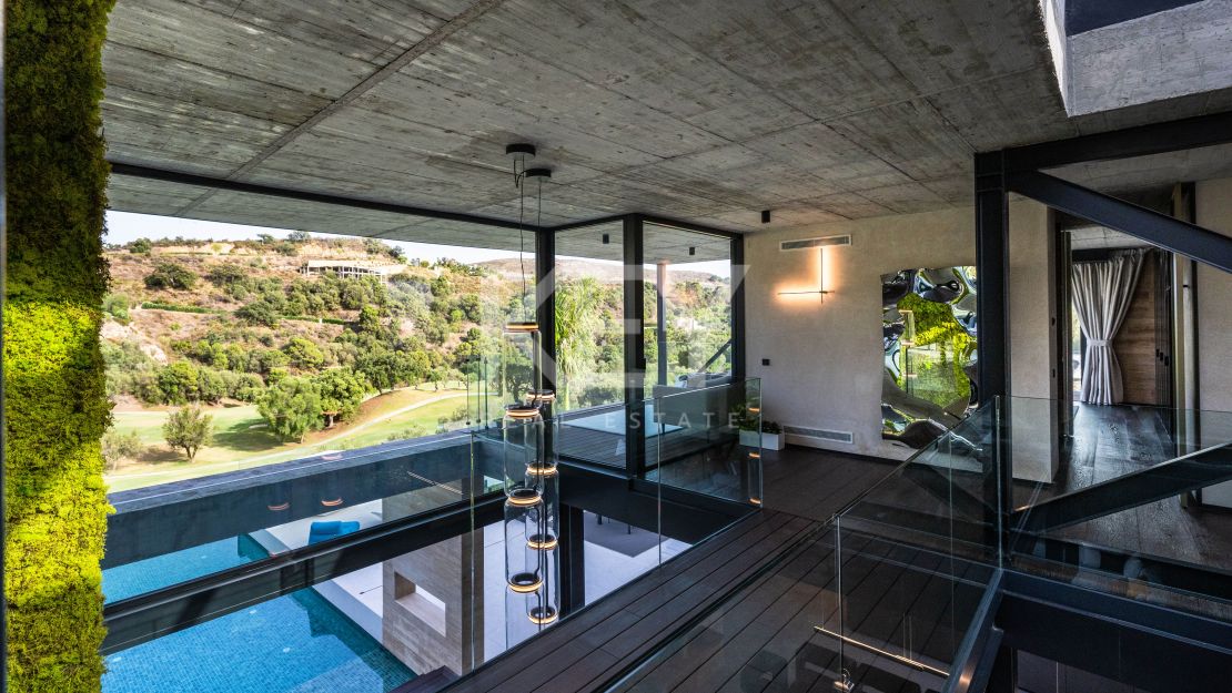 Charming contemporary villa with incredible panoramic views in Marbella Club Golf Resort
