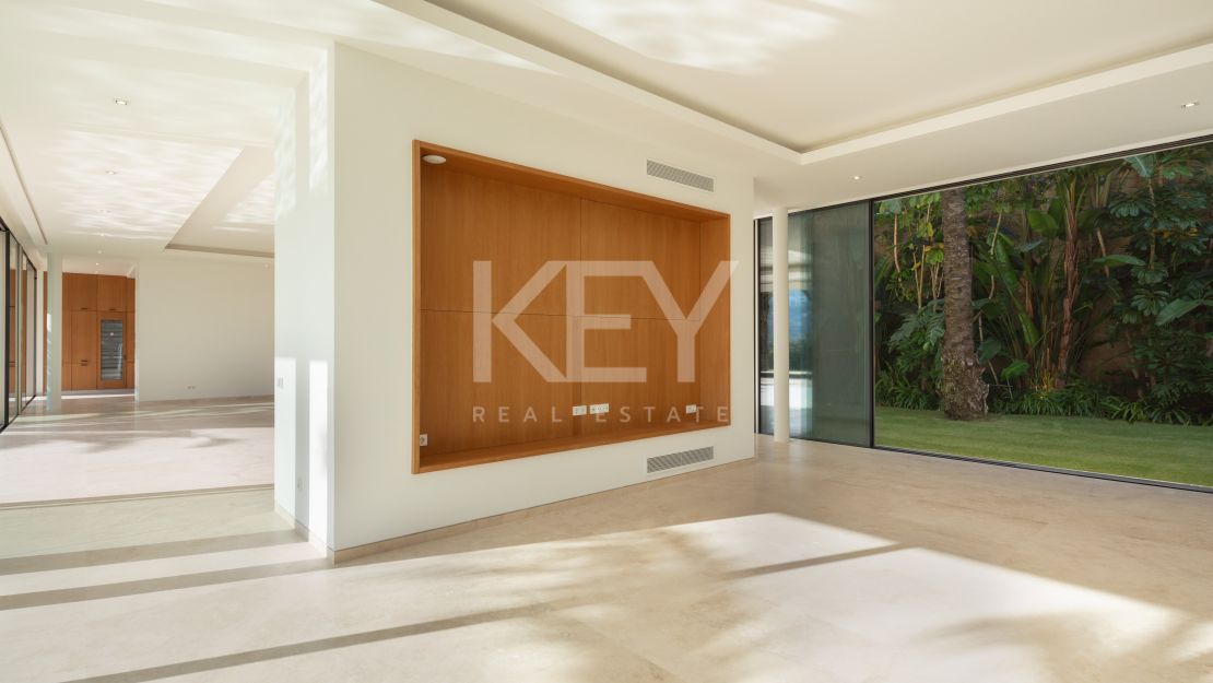 Modern villa with contemporary design for sale beside the Finca Cortesin Golf course in Casares