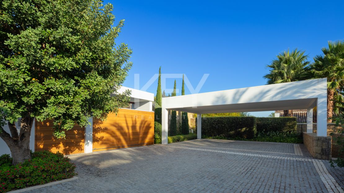 Modern villa with contemporary design for sale beside the Finca Cortesin Golf course in Casares