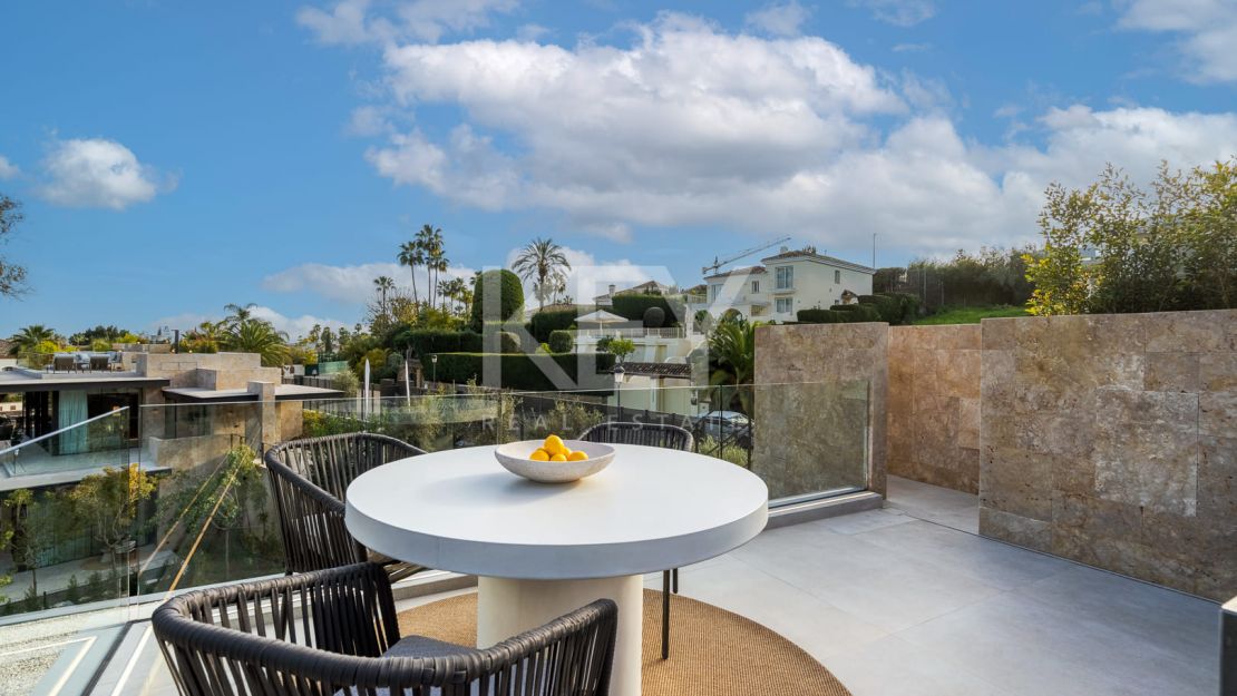 Exquisita villa recientemente entregada en La Cerquilla, Nueva Andalucía