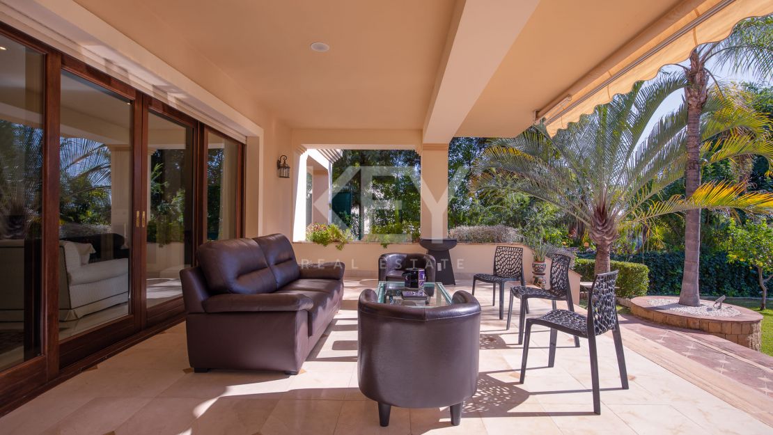 Fantastic villa for sale in close proximity to the renowned golf courses in Los Arqueros, Benahavis