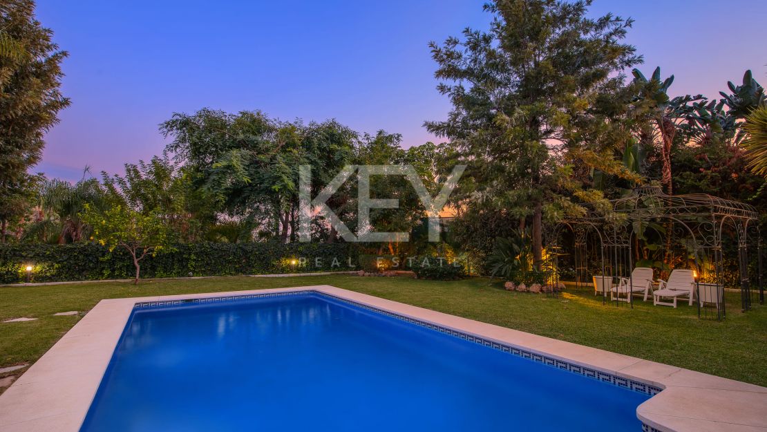 Fantastic villa for sale in close proximity to the renowned golf courses in Los Arqueros, Benahavis