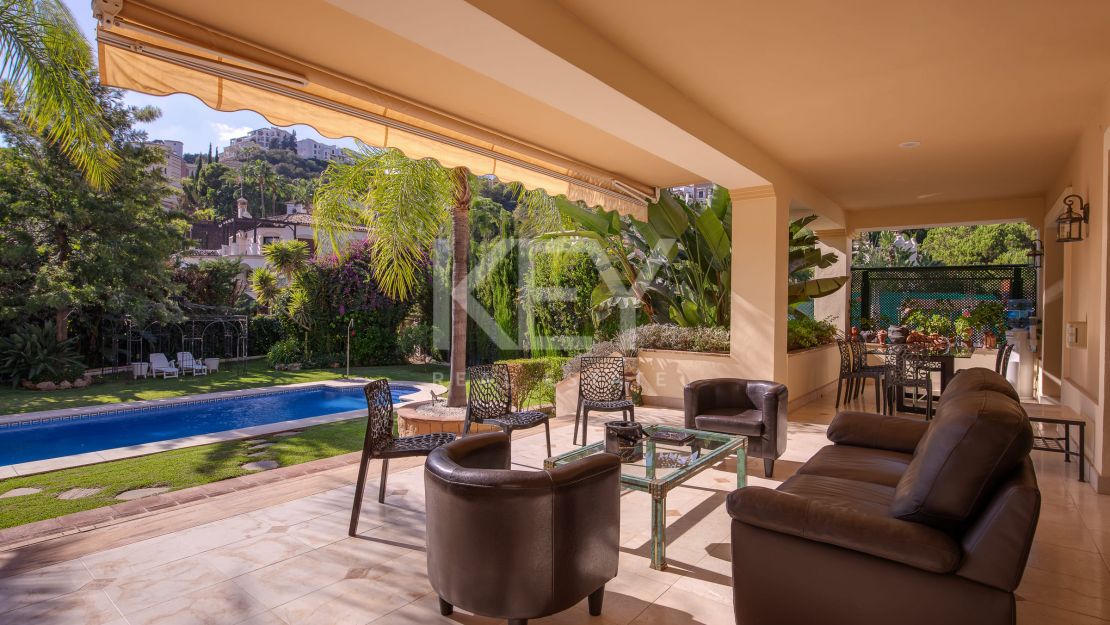 Fantastic villa for sale in close proximity to the renowned golf courses in Los Arqueros, Benahavis