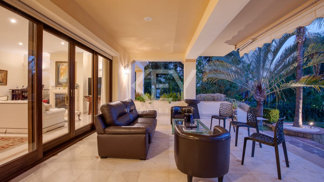 Fantastic villa for sale in close proximity to the renowned golf courses in Los Arqueros, Benahavis