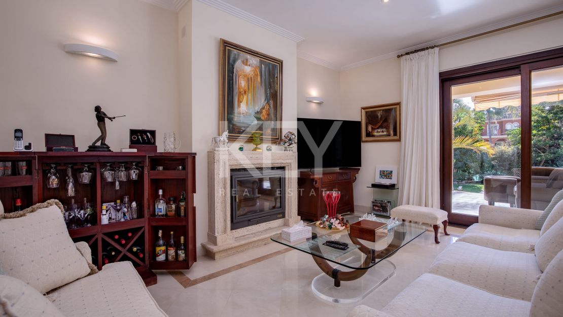 Fantastic villa for sale in close proximity to the renowned golf courses in Los Arqueros, Benahavis
