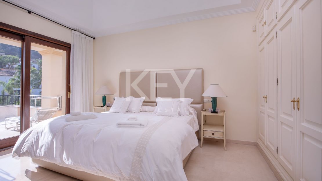 Fantastic villa for sale in close proximity to the renowned golf courses in Los Arqueros, Benahavis