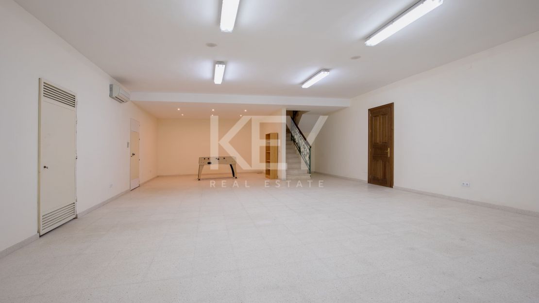 Fantastic villa for sale in close proximity to the renowned golf courses in Los Arqueros, Benahavis