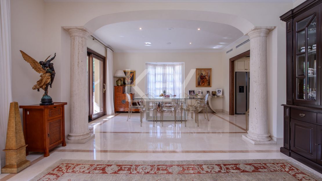 Fantastic villa for sale in close proximity to the renowned golf courses in Los Arqueros, Benahavis