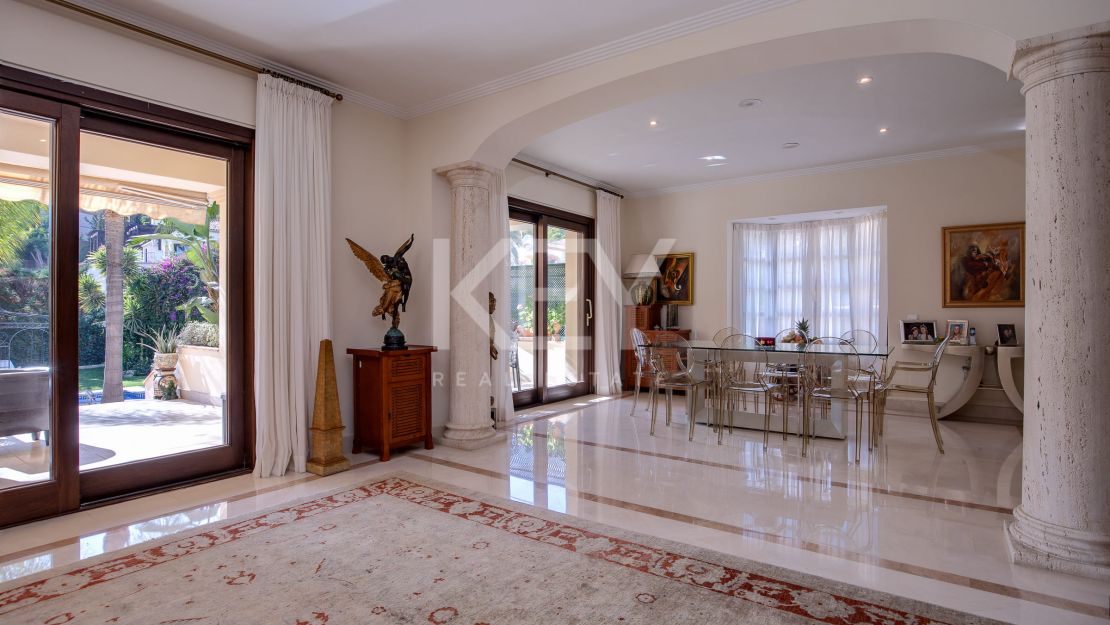 Fantastic villa for sale in close proximity to the renowned golf courses in Los Arqueros, Benahavis
