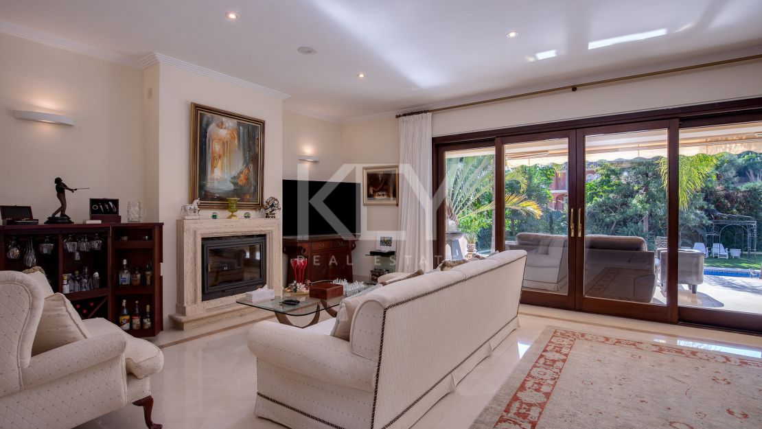 Fantastic villa for sale in close proximity to the renowned golf courses in Los Arqueros, Benahavis