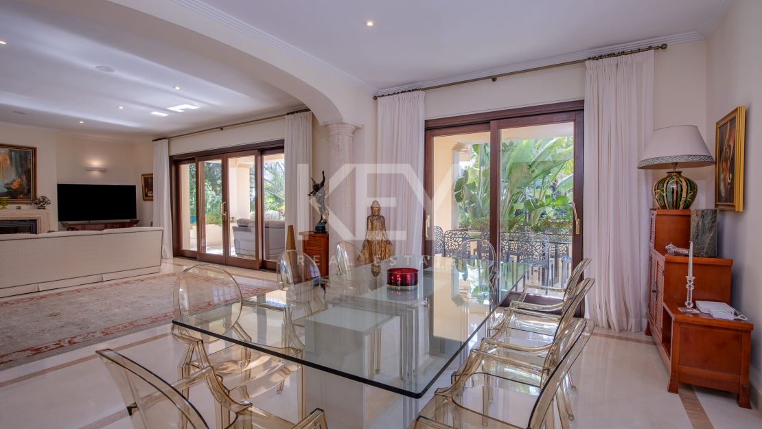 Fantastic villa for sale in close proximity to the renowned golf courses in Los Arqueros, Benahavis